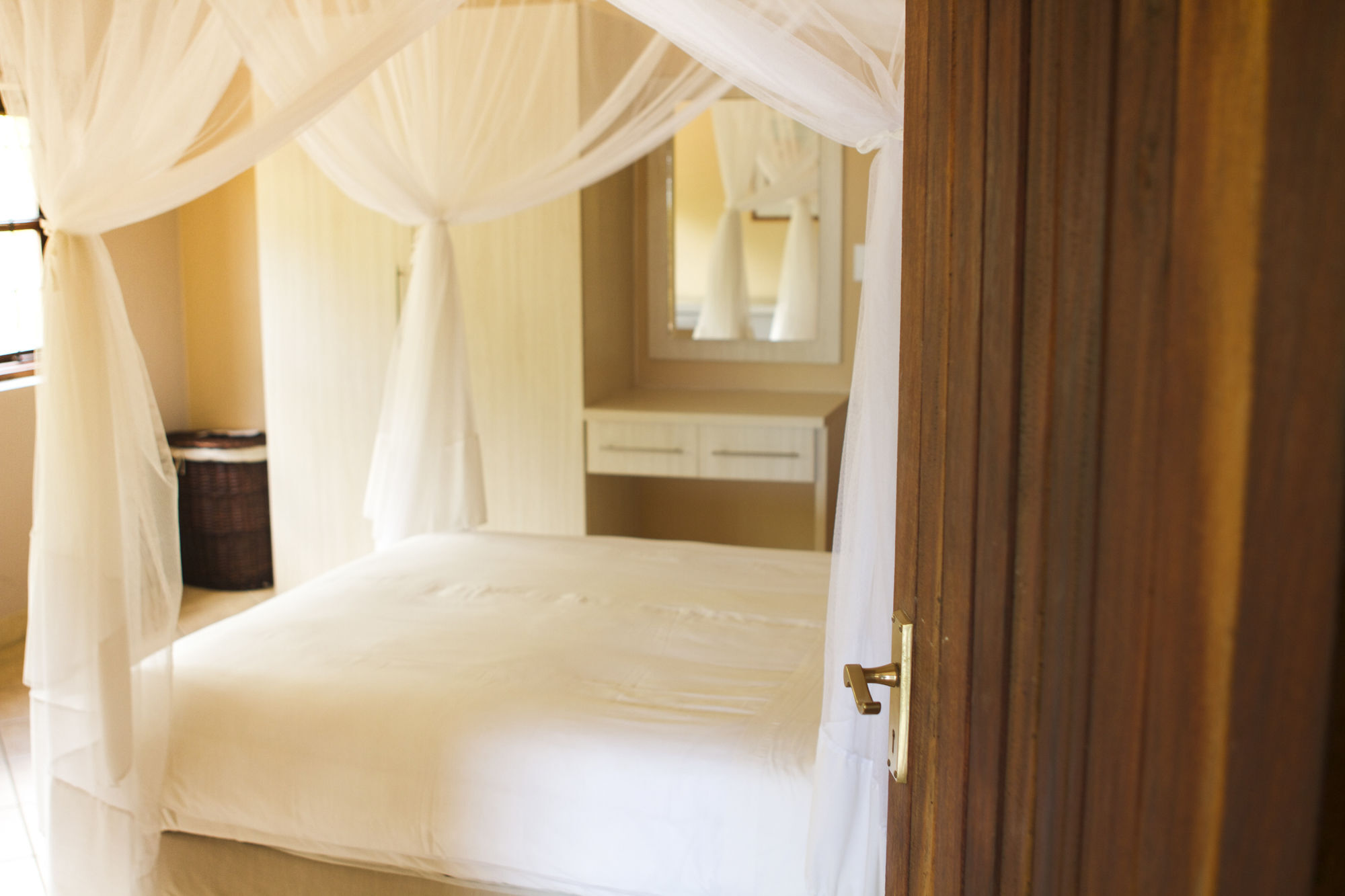Golden Sands Apartments By Sol Resorts Виланкулос Экстерьер фото